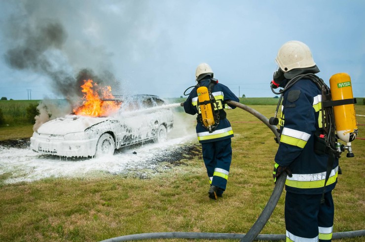 Car burns in loss shikago last week badly injured people over there