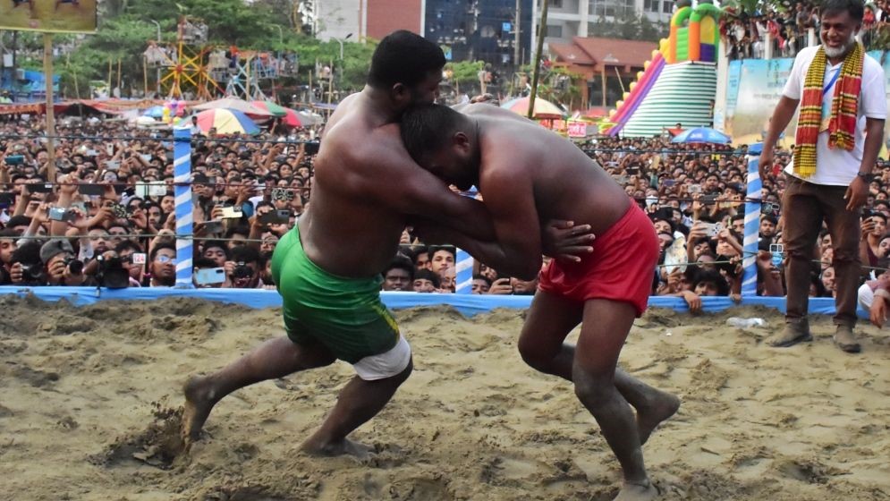 জব্বারের বলীখেলায় চ্যাম্পিয়ন বাঘা শরীফ, জমজমাট লড়াই লালদীঘিতে