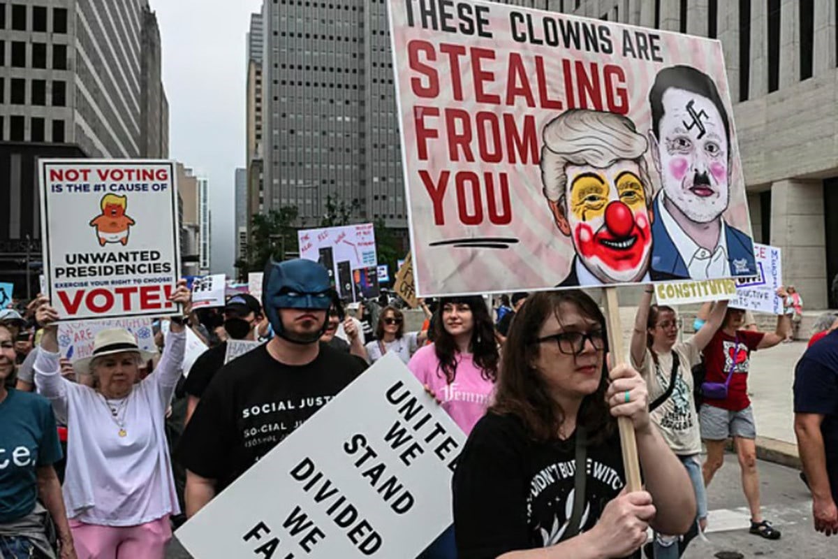 যুক্তরাষ্ট্রজুড়ে ট্রাম্প-মাস্কের বিরুদ্ধে গণবিক্ষোভ