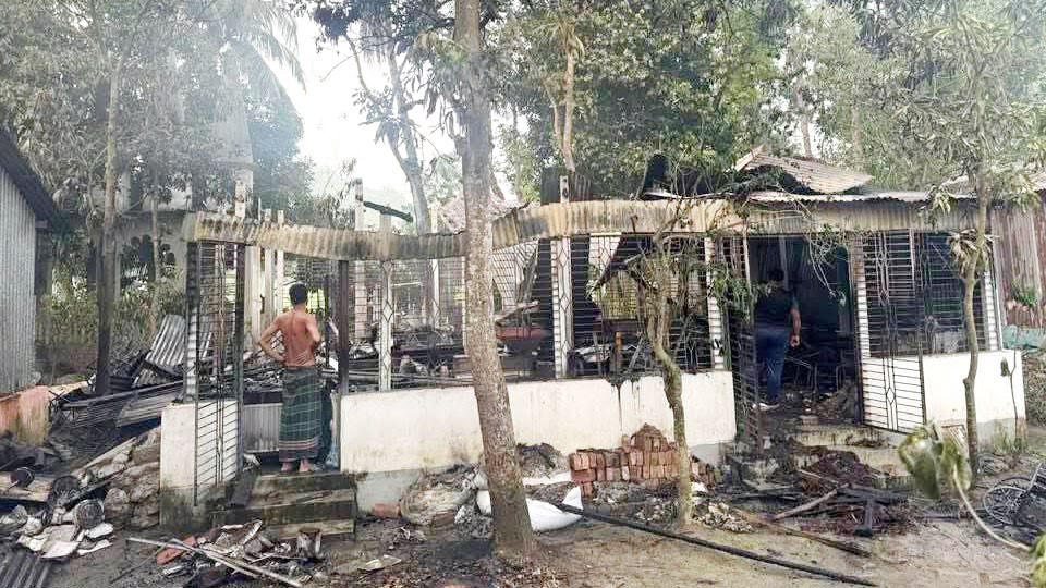 বর্ষবরণ শোভাযাত্রার শিল্পীর বাড়িতে অগ্নিসংযোগ, তদন্তে প্রশাসন