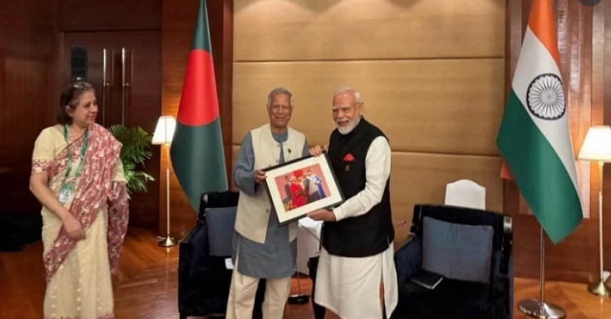 মোদিকে বিশেষ উপহার ড. ইউনূসের