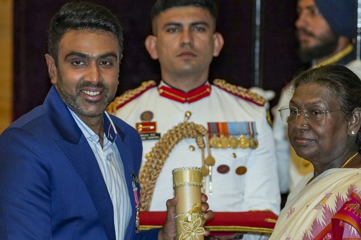 রাষ্ট্রপতির হাত থেকে পদ্মশ্রী গ্রহণ করলেন অশ্বিন