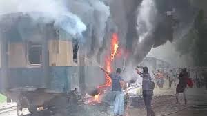শ্রীপুরে ট্রেনে অগ্নিকাণ্ড, দুই ঘণ্টা পর চলাচল পুনরায় শুরু