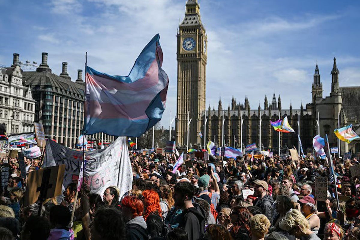 ট্রান্সজেন্ডারদের ‘নারী’ না বলা যাবে—ব্রিটিশ সুপ্রিম কোর্টের রায় ঘিরে লন্ডনে বিক্ষোভ