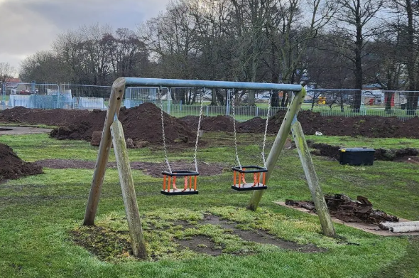 ইংল্যান্ডে শিশুদের খেলার মাঠের নিচ থেকে ১৭৫টি বোমা উদ্ধার