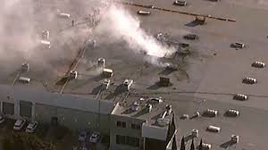 ক্যালিফোর্নিয়ায় ভবনের ওপর প্লেন বিধ্বস্ত, নিহত ২