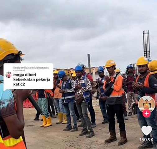 কাজ শুরুর আগে মোনাজাত, বাংলাদেশি শ্রমিকদের প্রশংসা মালয়দের