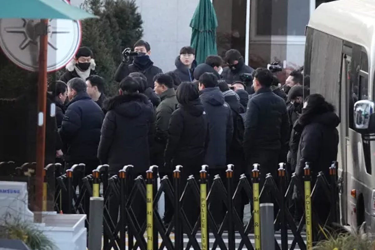 দক্ষিণ কোরিয়ার অভিশংসিত প্রেসিডেন্টকে গ্রেফতারে বাধা