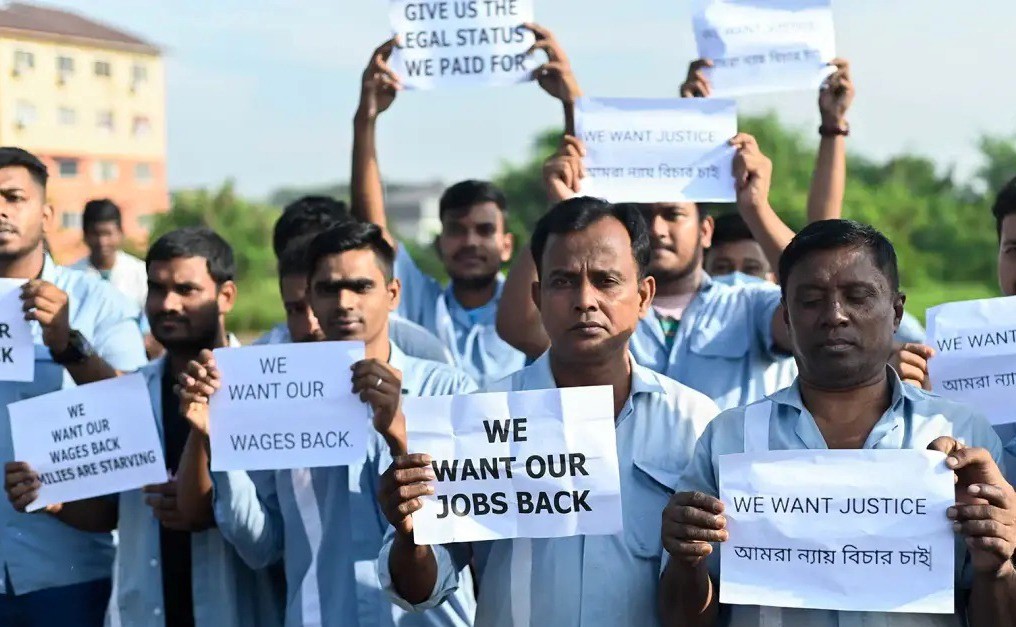 সংকুচিত হচ্ছে শ্রমবাজারও