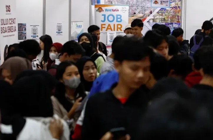 ইন্দোনেশিয়ায় তরুণ বেকারত্ব চরমে, বিপাকে সরকার