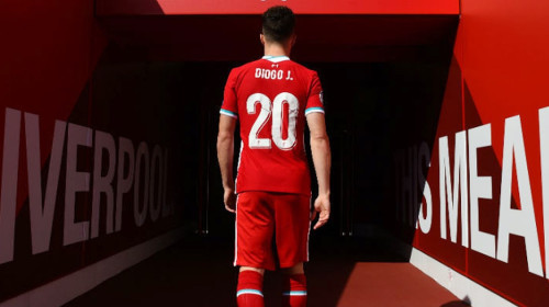 জেতার সম্মানে তার জার্সি তুলে রাখলো লিভারপুল