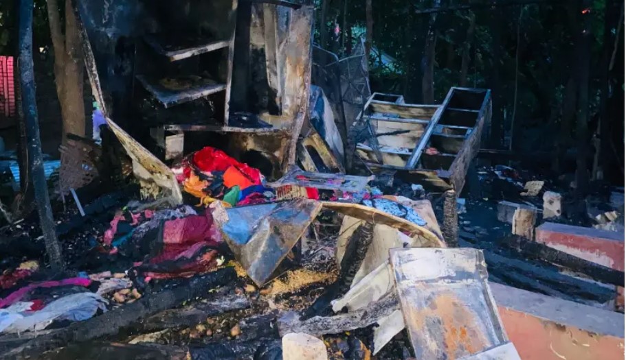 শরীয়তপুরে প্রবাসীর ঘরে আগুন, চাঁদা না দেয়ায় হামলার অভিযোগ