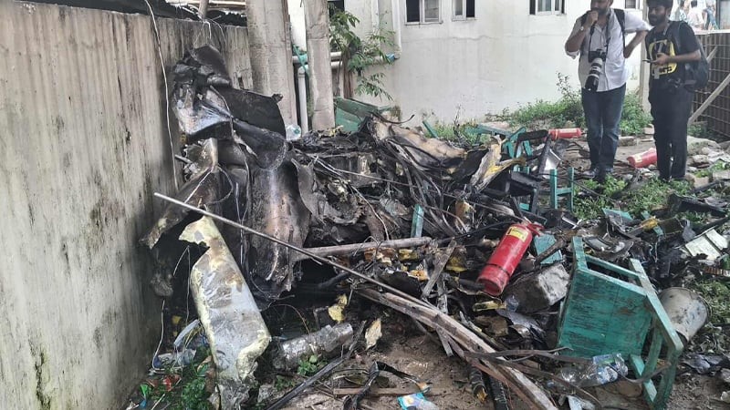 মাইলস্টোন স্কুলে বিমান বিধ্বস্তে নিহত ১৯, আহত ৫০: একদিনের রাষ্ট্রীয় শোক ঘোষণা