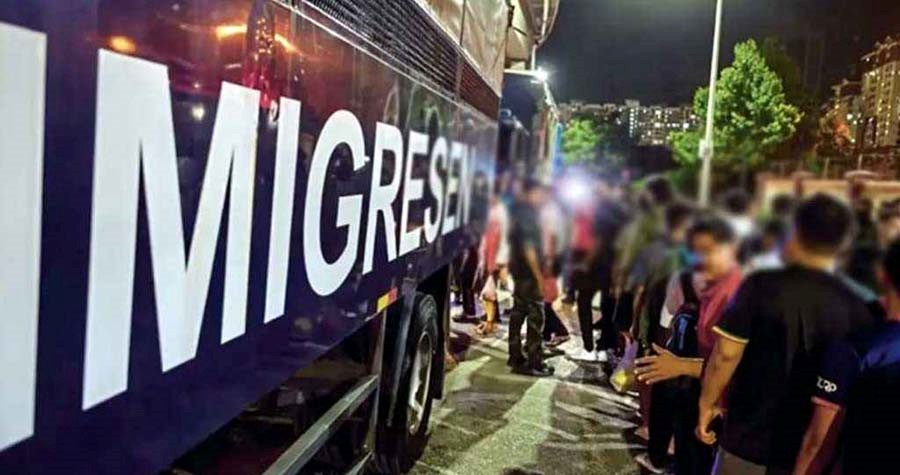 মালয়েশিয়ায় দুই বিনোদন কেন্দ্র থেকে ২৩ বাংলাদেশি আটক