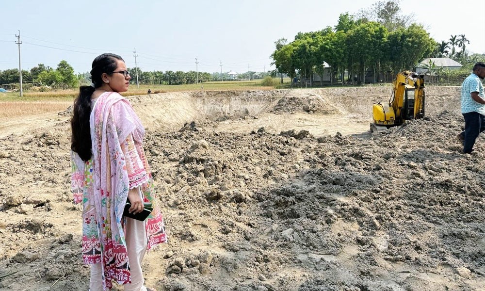 ফরিদপুরে ফসলি জমির মাটি কাটায় প্রবাসীর স্ত্রীকে জরিমানা