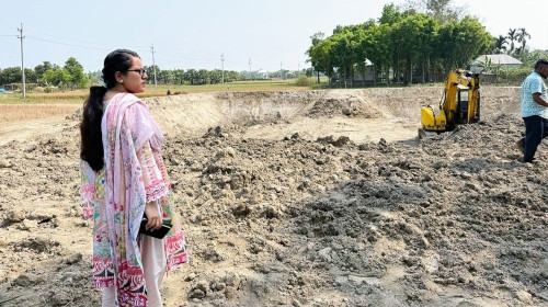 ফরিদপুরে ফসলি জমির মাটি কাটায় প্রবাসীর স্ত্রীকে জরিমানা