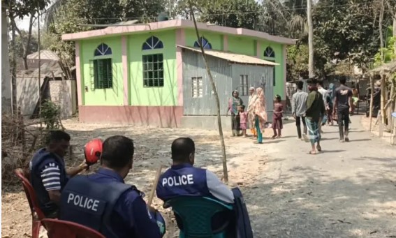 মাদারীপুরে মসজিদে তিন খুনের ঘটনায় এলাকা পুরুষ শূন্য, চলছে তদন্ত