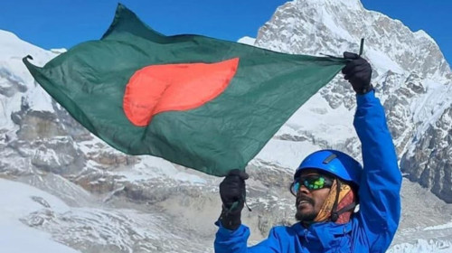 বিশ্বরেকর্ড গড়ে এভারেস্ট জয় করলেন বাংলাদেশি তরুণ ইকরামুল হক শাকিল