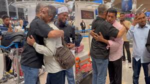 বাংলাদেশি কর্মীদের বিমানবন্দরে বিদায় জানাতে এলেন মালয়েশীয় মালিক