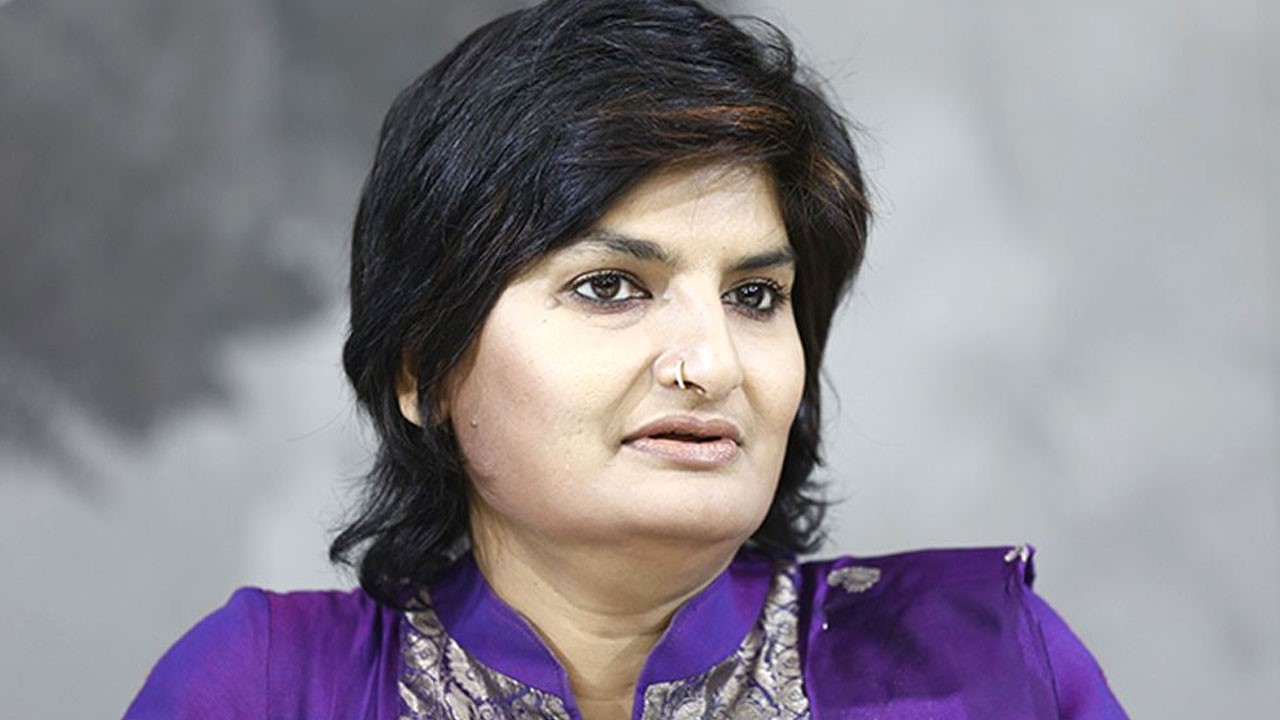 সাংবাদিকতার আড়ালে কোটি টাকার লেনদেন, মুন্নি সাহার অর্থ ফ্রিজ করল সিআইডি