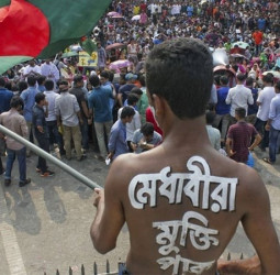 বিশ্বের প্রথম ‘জেন-জি প্রভাবিত’ নির্বাচন বাংলাদেশে: রয়টার্স