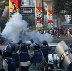 জলকামান ও টিয়ার গ্যাস নিক্ষেপ, সংঘর্ষে জাবেরসহ অর্ধশতাধিক হাসপাতালে