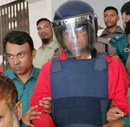 দুদকের মামলায় গ্রেপ্তার দেখানো হলো সাংবাদিক আনিস আলমগীরকে