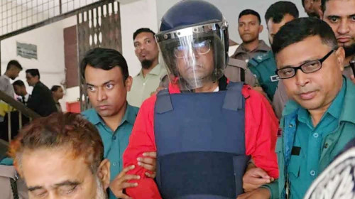 দুদকের মামলায় গ্রেপ্তার দেখানো হলো সাংবাদিক আনিস আলমগীরকে