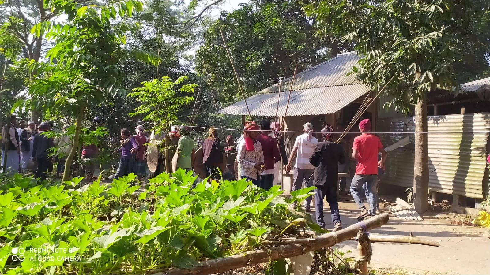 ডাসারে দাওয়াত খাওয়াকে নিয়ে দু’পক্ষের সংঘর্ষে আহত ২০