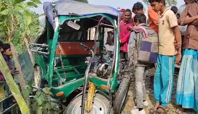 টাঙ্গাইলে ট্রেনের ধাক্কায় শিশুসহ তিনজনের মৃত্যু