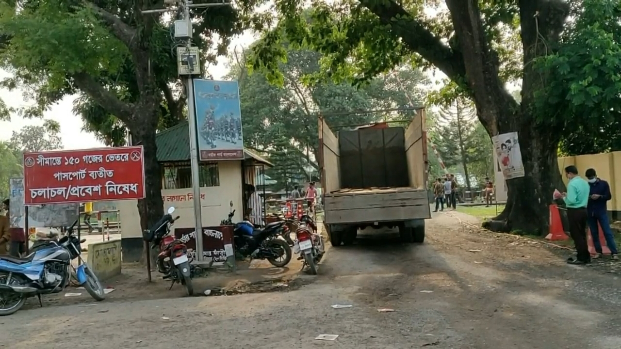 ভারতের প্রজাতন্ত্র দিবসের ছুটিতে হিলি স্থলবন্দরে আমদানি-রপ্তানি বন্ধ