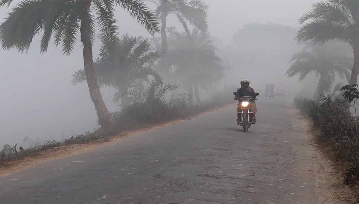 শীতে কাঁপছে উত্তরাঞ্চল, নওগাঁয় তাপমাত্রা ছয় ডিগ্রি সেলসিয়াস