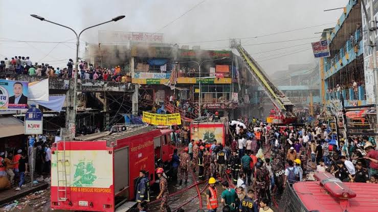 নিয়ন্ত্রণে এসেছে নিউ সুপার মার্কেটের আগুন