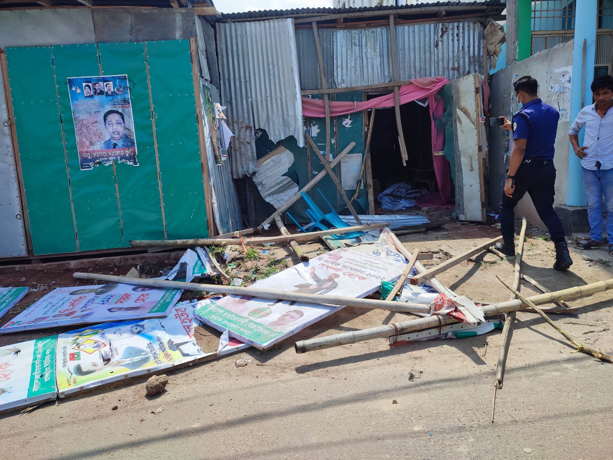 বিএনপি’র পার্টি অফিসে পবিপ্রবি ছাত্রলীগের হামলা