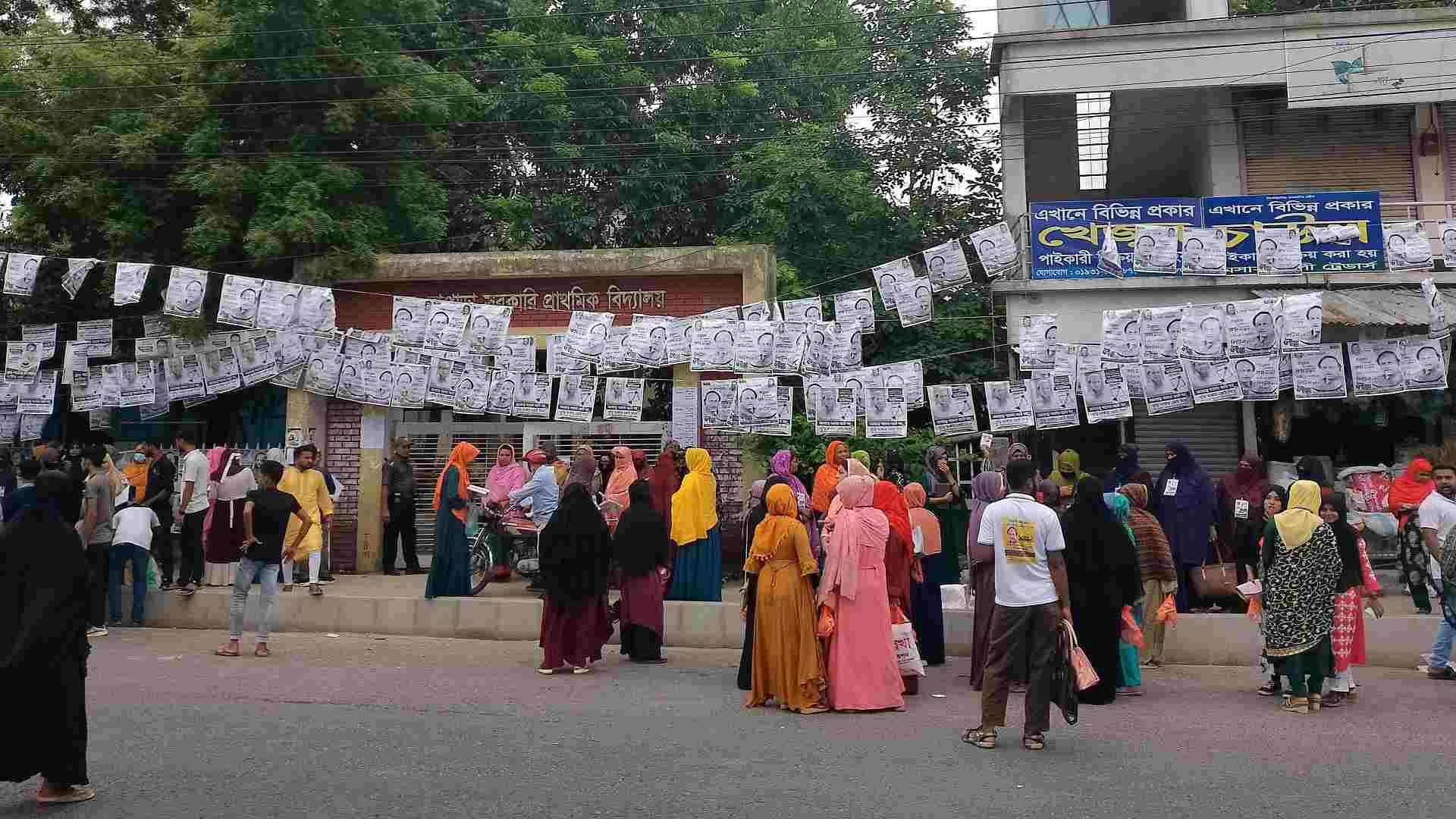 রাসিক-সিসিকে শান্তিপূর্ণভাবে ভোটগ্রহণ চলছে