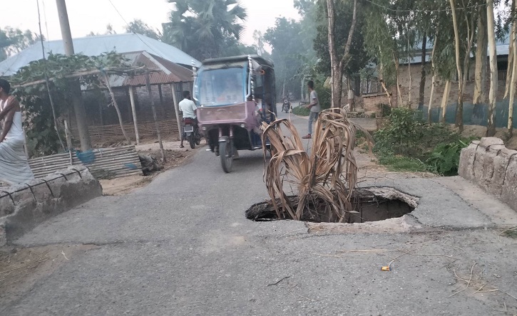 বগুড়ার শেরপুরে ভাঙা কালভার্টে ভোগান্তি বেড়েছে এলাকাবাসীর