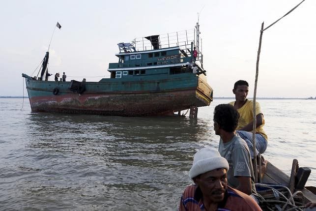 মিয়ানমার উপকূলে নৌকাডুবিতে ২৩ রোহিঙ্গার মৃত্যু