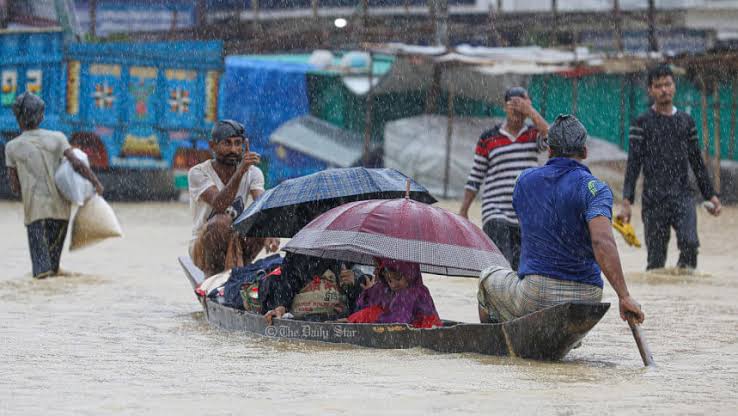 ভয়াবহ বন্যায় অবর্ণনীয় কষ্টে পাঁচ জেলার লাখো মানুষ