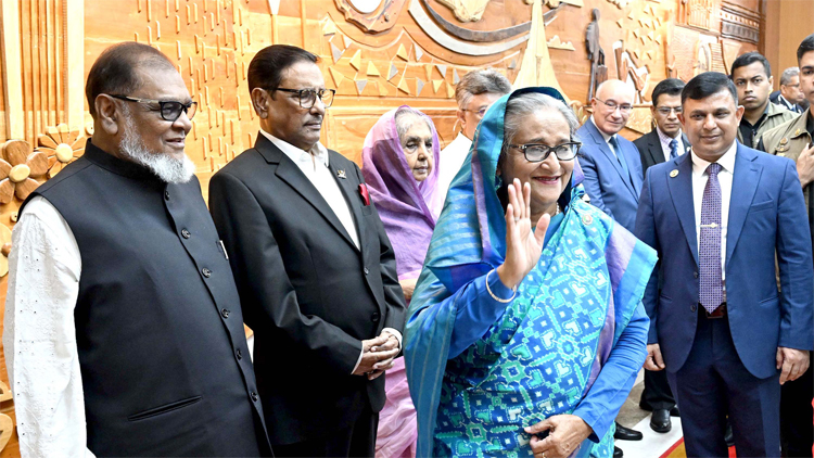 ব্রাসেলসের পথে রওনা হয়েছেন প্রধানমন্ত্রী শেখ হাসিনা