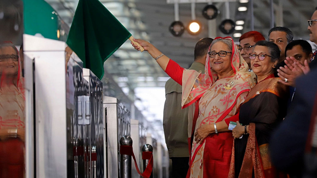 মেট্রোরেলের আগারগাঁও-মতিঝিল রুট উদ্বোধন করলেন প্রধানমন্ত্রী